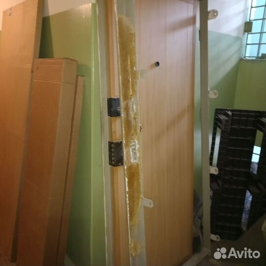 Отдам металлическую дверь входную