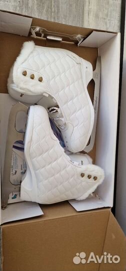 Коньки ледовые женские