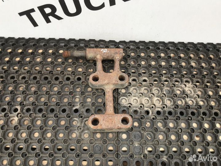 0514522810 Кронштейн крепления амортизатора левый