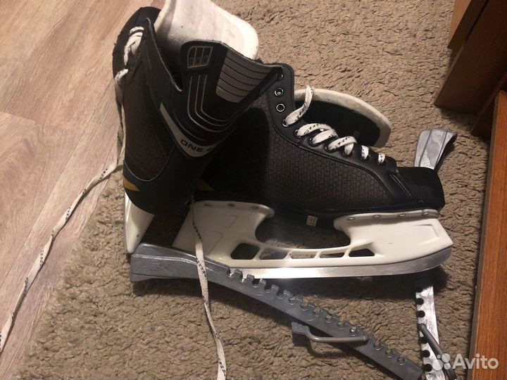 Хоккейные коньки bauer