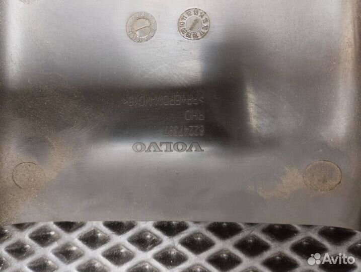 Кожух рулевой колонки Volvo FH4 82213669