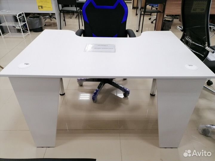 Стол компьютерный игровой