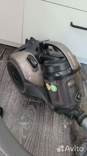 Пылесос с контейнером для пыли Samsung SC15K4169HD