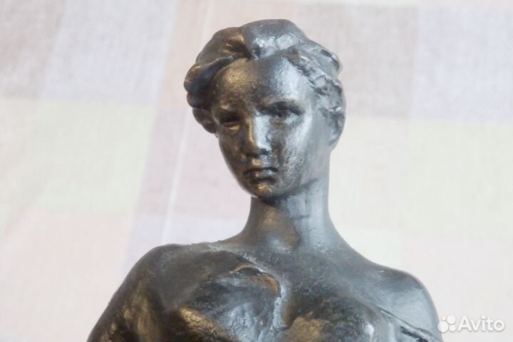 Статуэтка из чугуна. Зоя