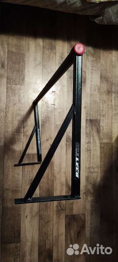 Турник настенный