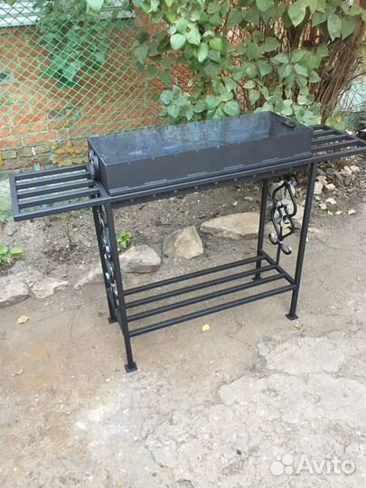 Мангал с элементами ковки
