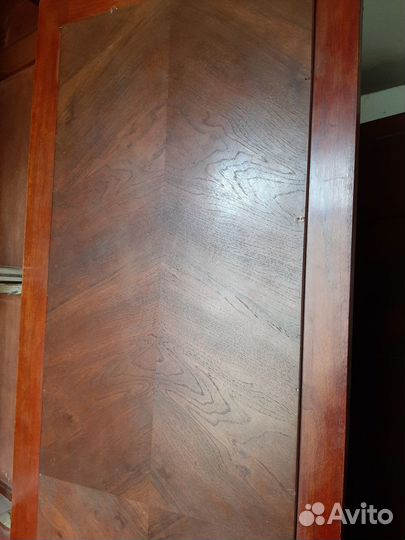 Шкаф платяной старинный