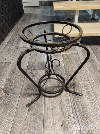 Подставка для цветов напольная металлическая