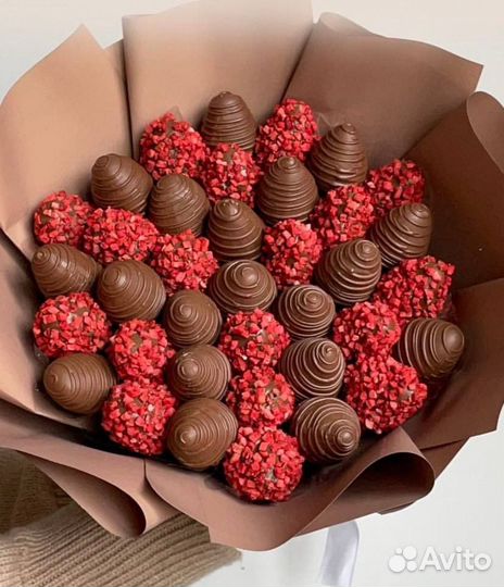 Клубника в шоколаде и много других сладостей