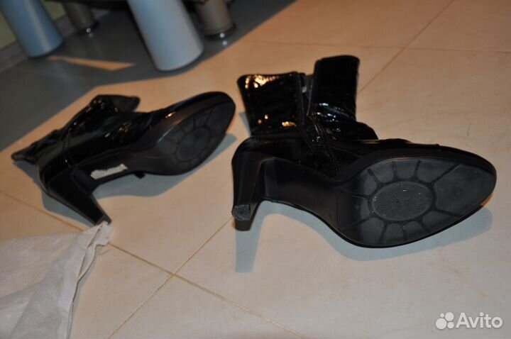 Лакированные демисезонные сапоги Renzoni