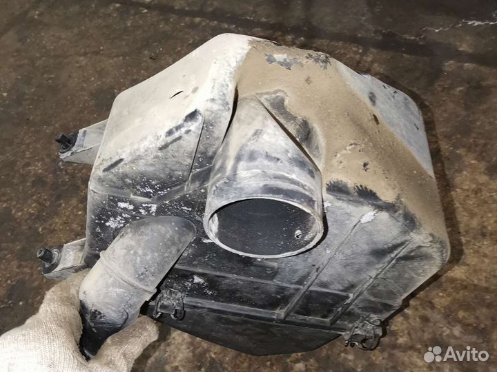 Корпус воздушного фильтра Audi 100 C4 2.8 V6