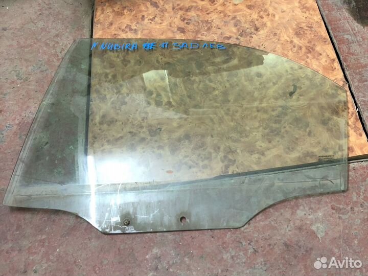 Стекло задней левой двери Daewoo Nubira