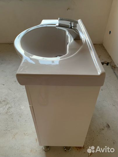 Раковина с тумбой