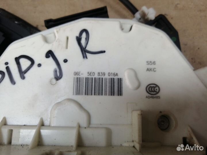 Замок двери Skoda Rapid