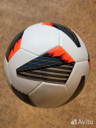 Футбольный мяч Adidas Tiro Pro