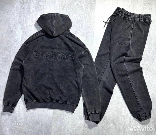 Спортивный костюм. От Balenciaga