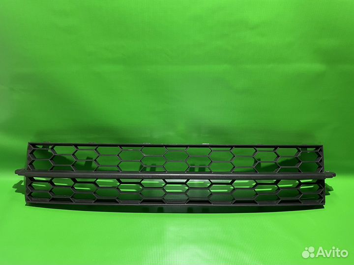 Решетка переднего бампера Skoda Octavia A7