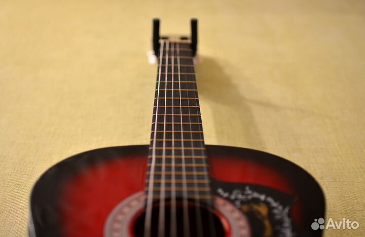 Электроакустическая гитара, со звукоснимателем