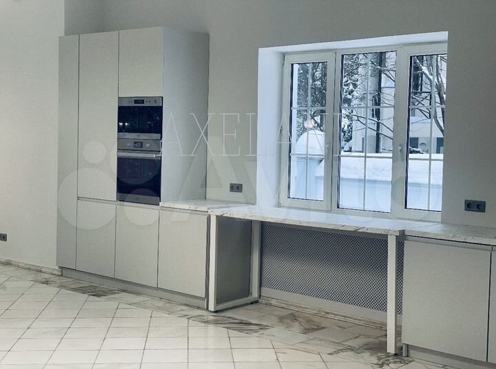 Дом 770 м² на участке 12 сот.