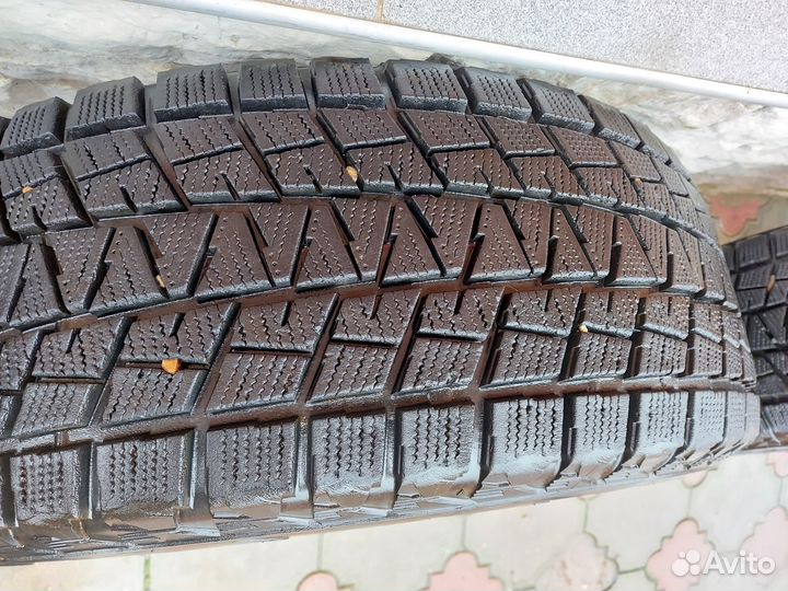 Bridgestone Blizzak DM-V1 275/65 R17