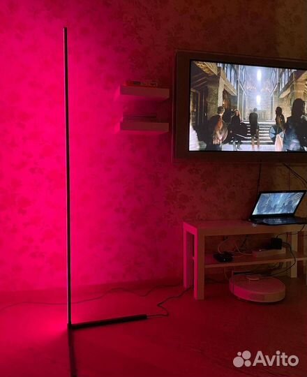 Угловой RGB торшер