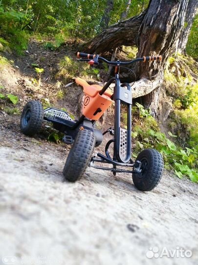 Детская педальная машина (веломобиль) Kettler