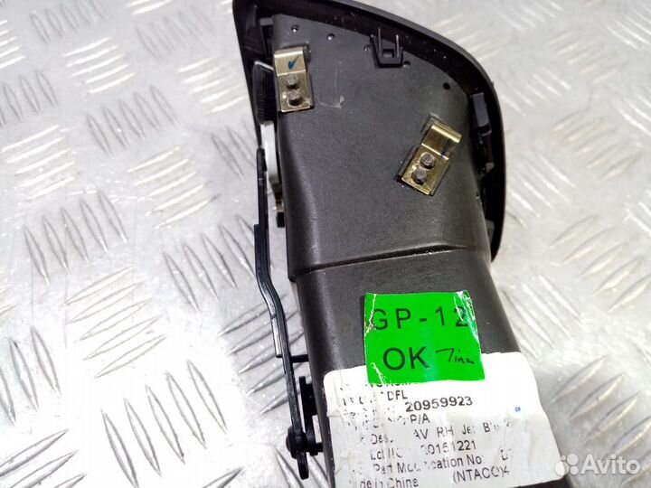 Б/У Дефлектор воздушный в торпедо правый#001