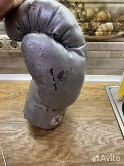 Боксерская перчатка