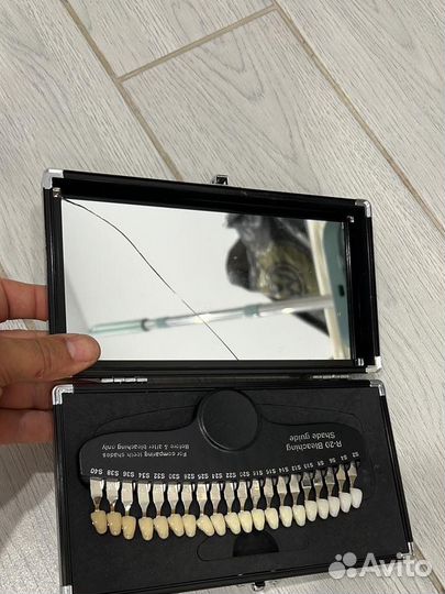 Лампа для отбеливания зубов и мебель