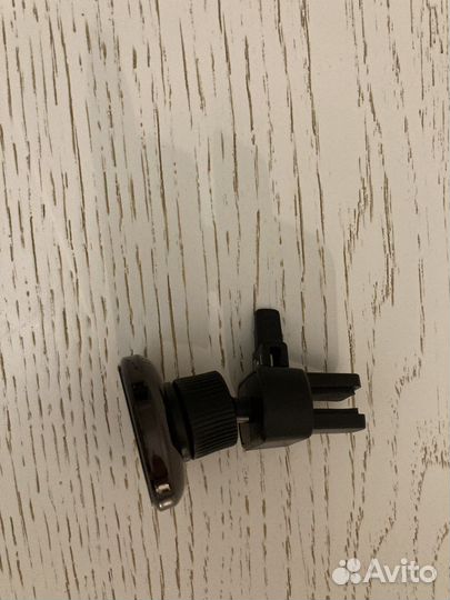 Держатель для телефона в машину магнитный