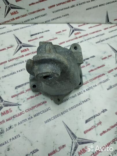 Лапа двигателя om651 w212 w204 Mercedes