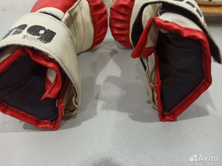 Перчатки для кикбоксинга