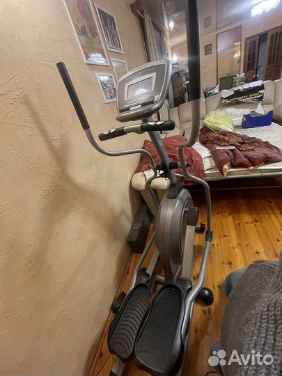 Эллиптический тренажер (элипс)