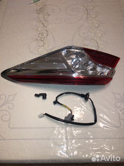 Задняя правая фара Toyota camry