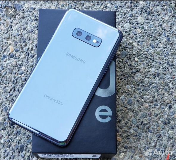 Телефон Samsung s10e
