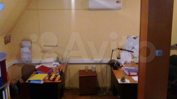 Здание, 1100 м²