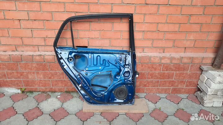 Toyota Corolla E120 хетч дверь левая задняя