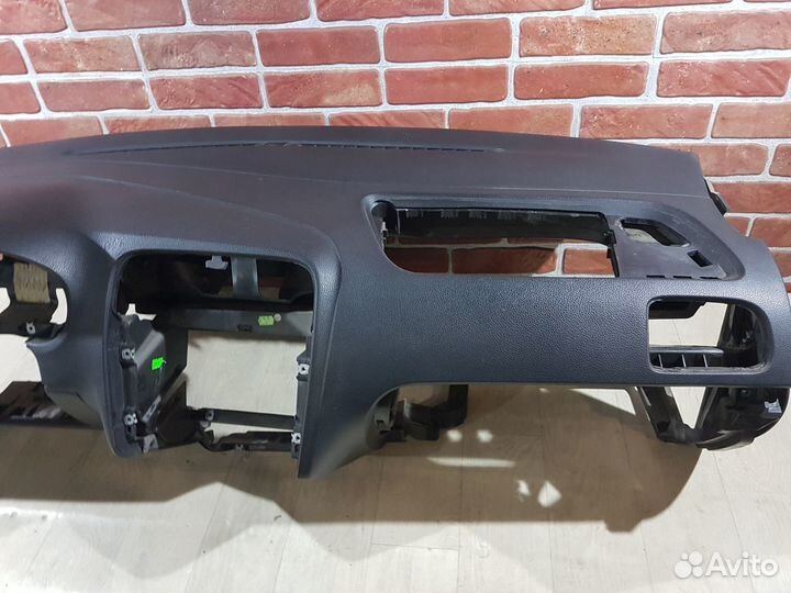 Торпедо Volkswagen polo 2013