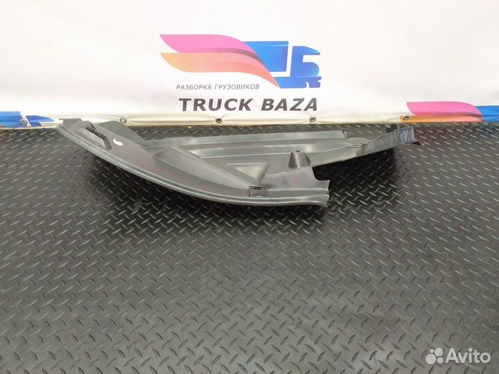 9736842318 Накладка порога правая