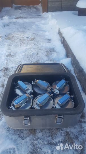 Термоконтейнер с набором посуды из нержавейки