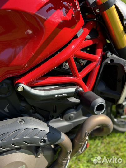 Ducati Monster 1200S