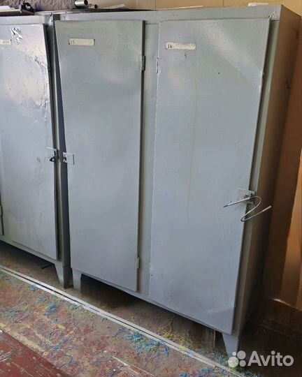 Шкаф металлический для спец одежды