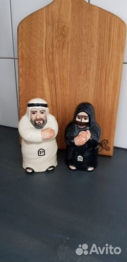Солонка и перечница фарфор фигурка в нац. одежде