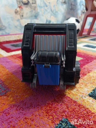 Мусоровоз с контейнером