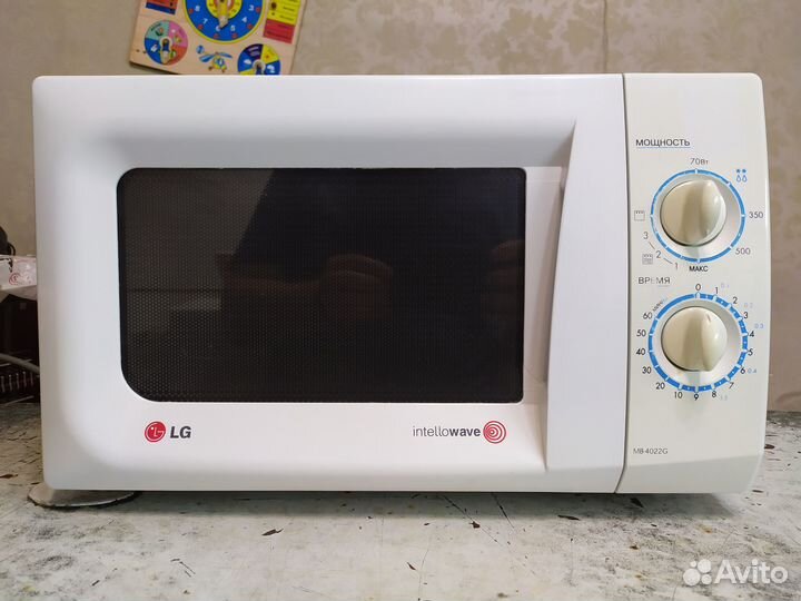 Микроволновую печь с грилем LG MB-4022G