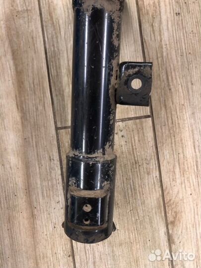 Амортизатор подвески передний левый Mitsubishi