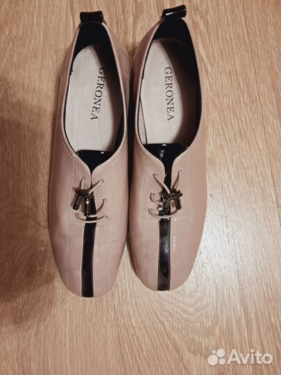 Туфли на низком каблуке женские