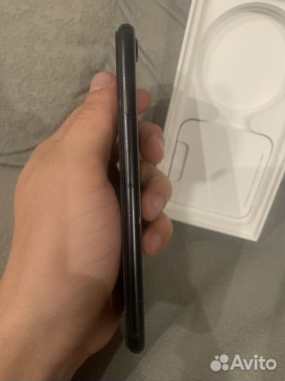 Телефон iPhone se 2020