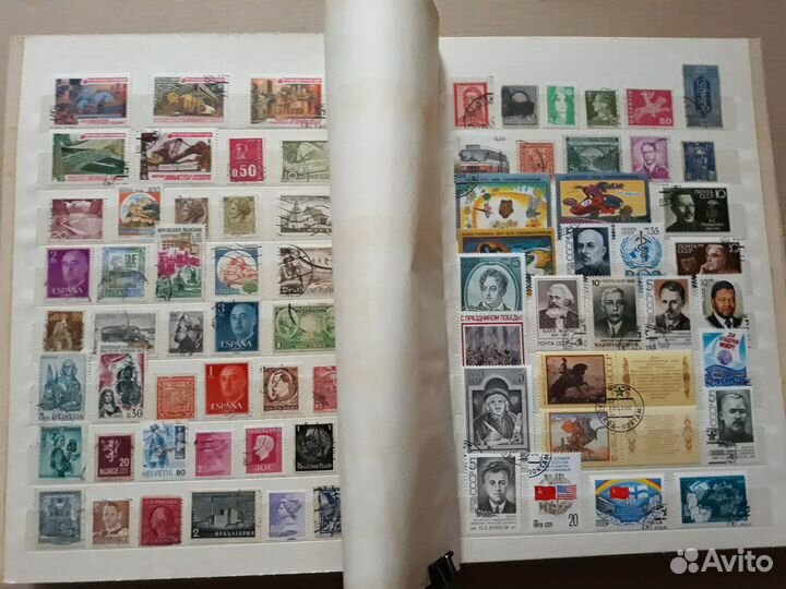 Марки 579 штук с альбомом