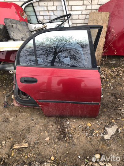 Toyota corolla 100 дверь